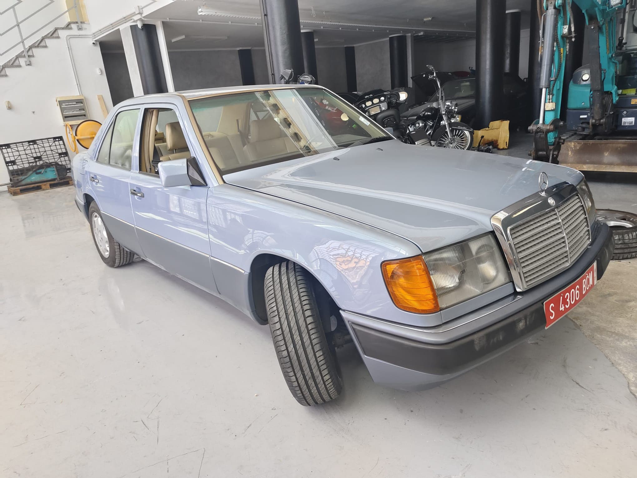 Mercedes 400E - V8 — photo 1