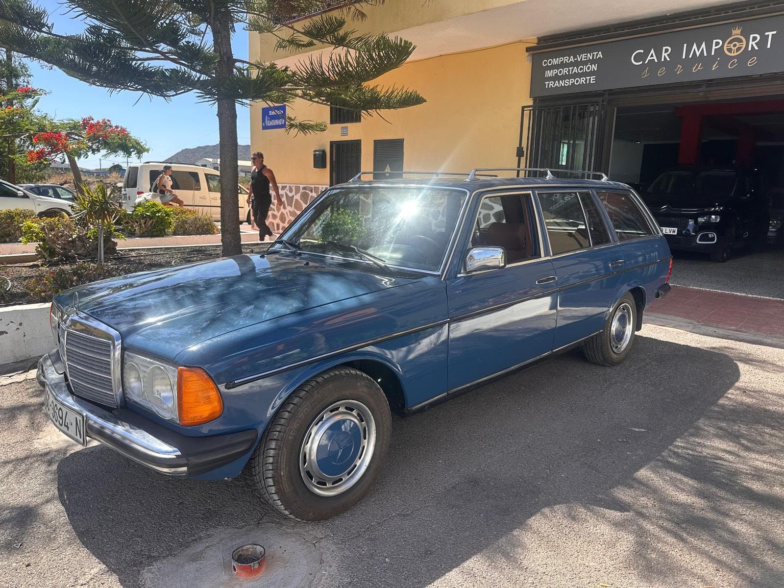 Mercedes S123 300 — photo 1